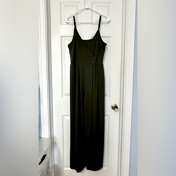 NWOT - V-neck Cami Wide Leg Jumpsuit Curve & Plus Elegant Black Jumpsuit - CIDER - Picture 8 of 8